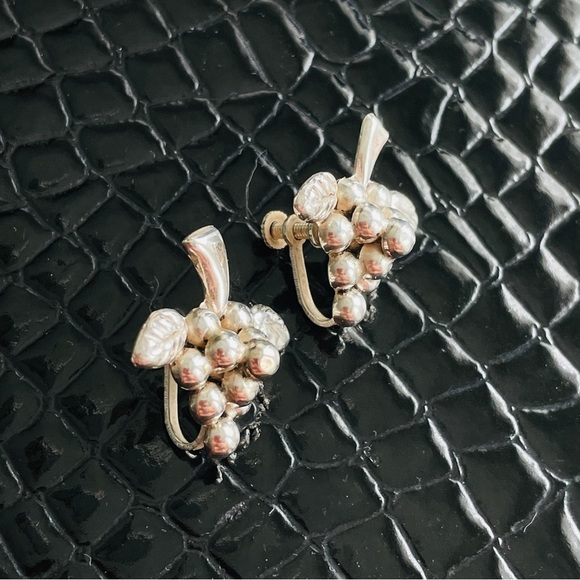 Antique Old Mexico Grape Cluster Puffy Sterling Silver Screw Clip Earrin… - Picture 2 of 9
